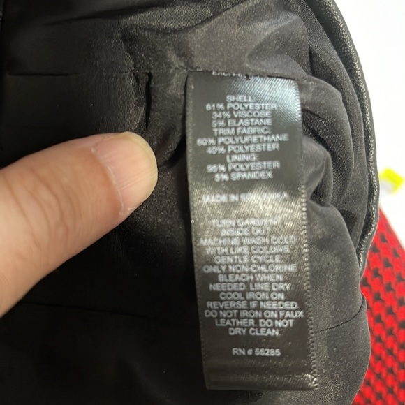 Express women’s red and black houndstooth skirt size 4 - Picture 9 of 9